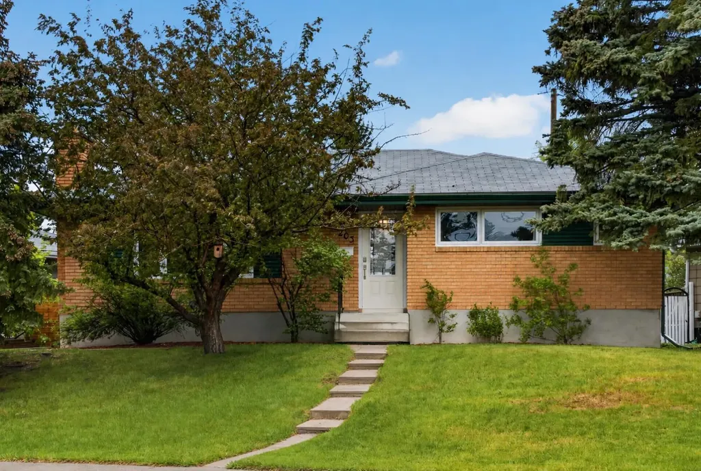 203 Southampton Drive SW Calgary AB T2W 0V6