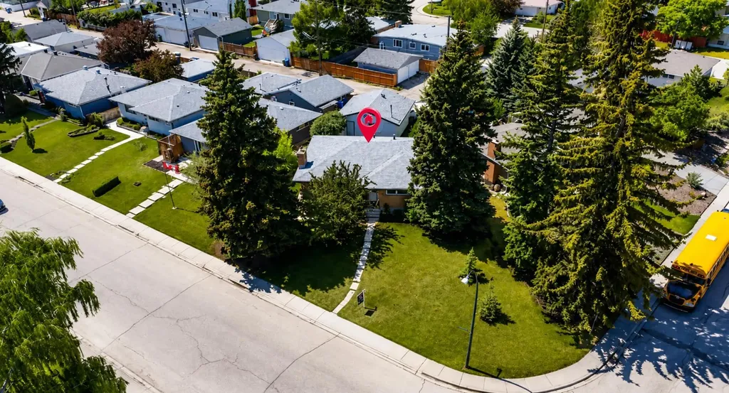 203 Southampton Drive SW Calgary AB T2W 0V6