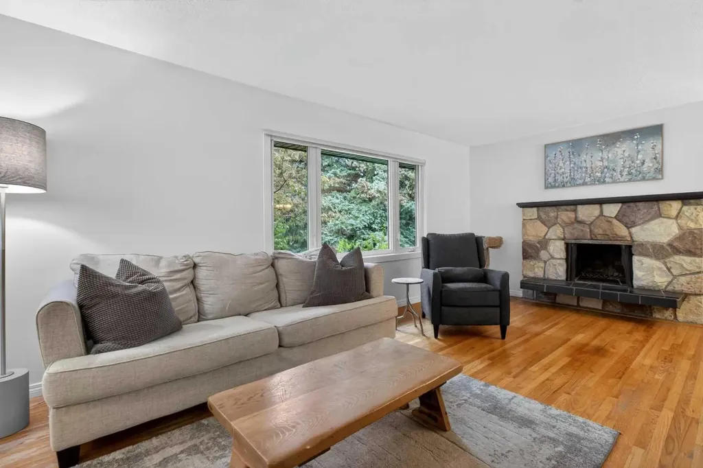 203 Southampton Drive SW Calgary AB T2W 0V6