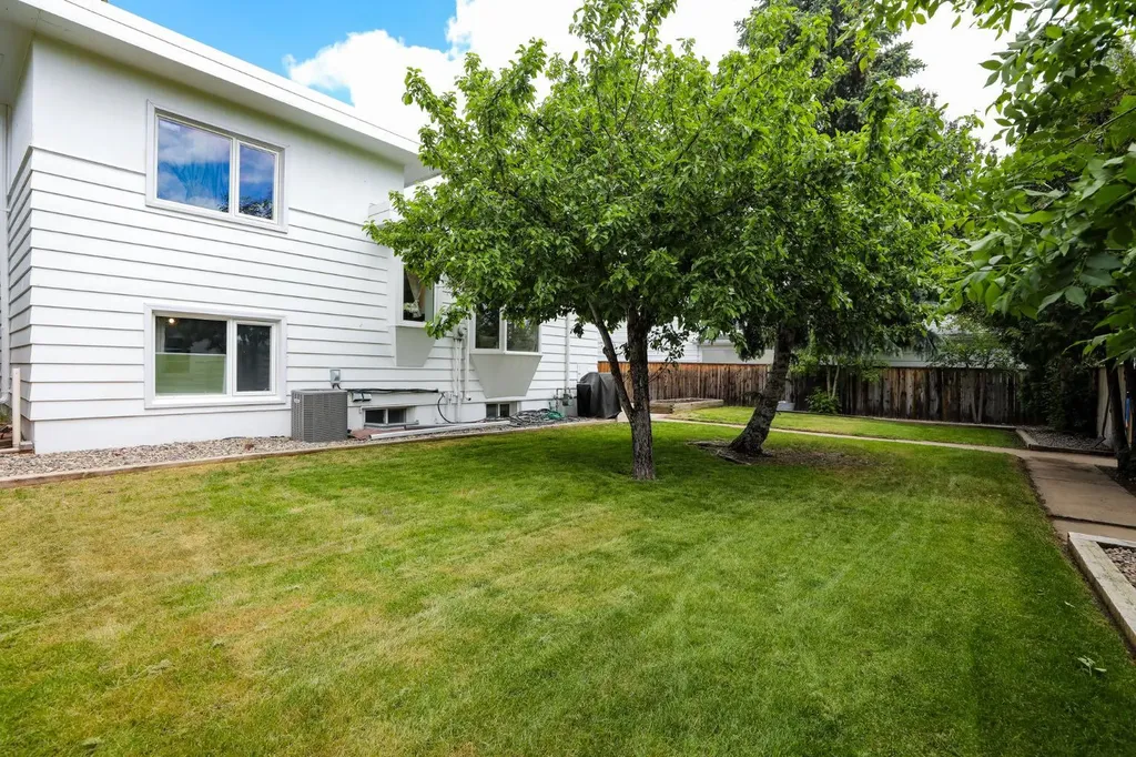 2210 9 Avenue S Lethbridge AB T1J 1X3