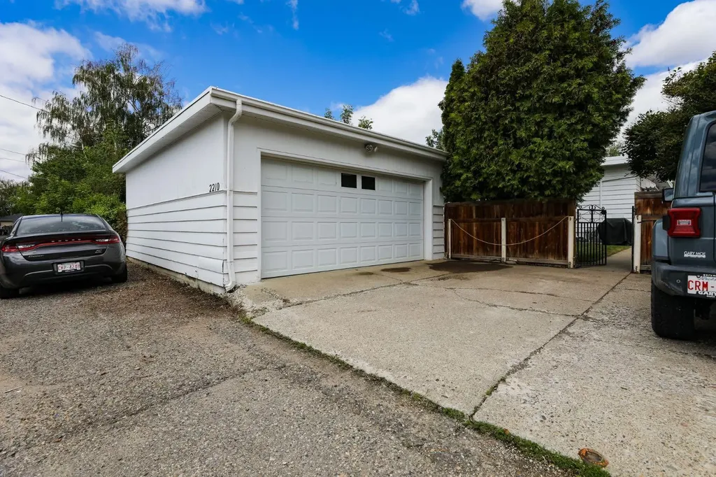 2210 9 Avenue S Lethbridge AB T1J 1X3