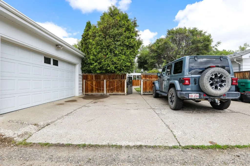 2210 9 Avenue S Lethbridge AB T1J 1X3