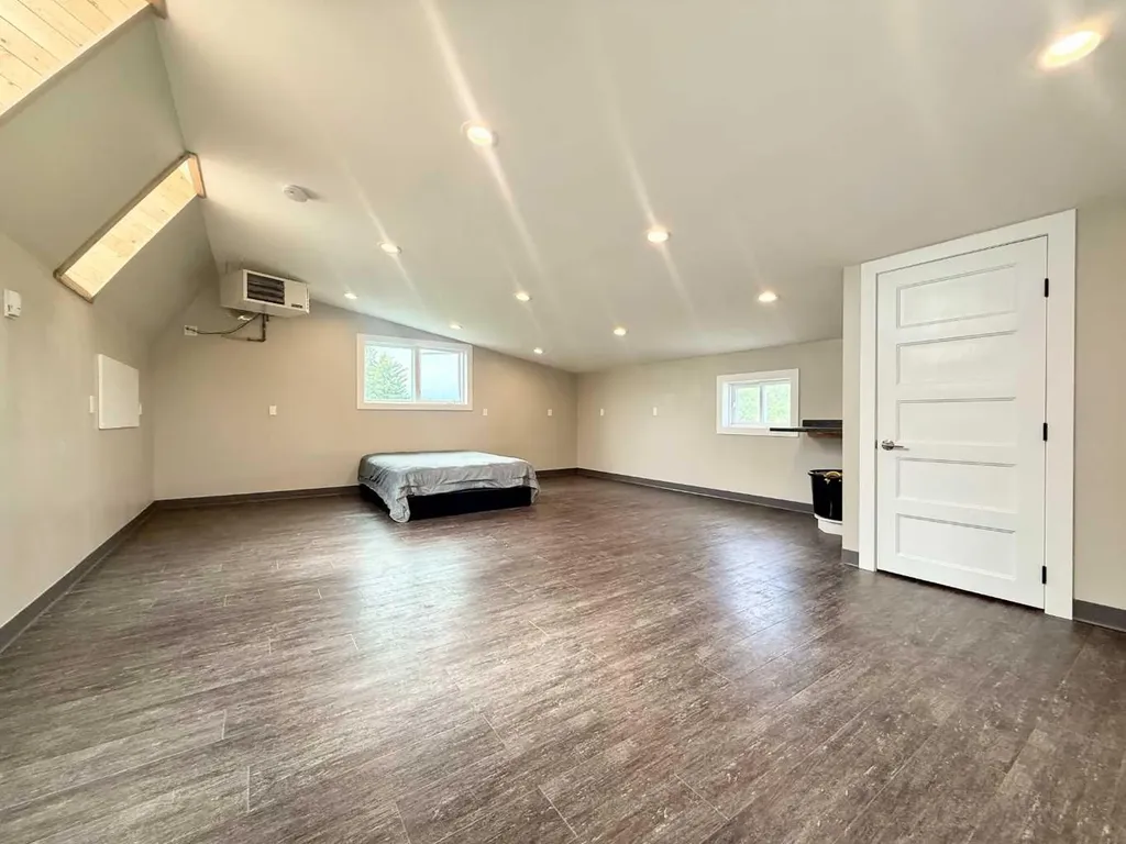 5144 53 Street Irma AB T0B 2H0