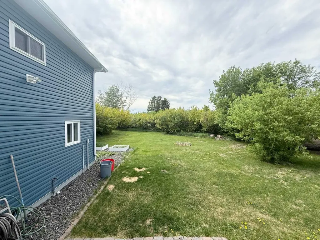 5144 53 Street Irma AB T0B 2H0