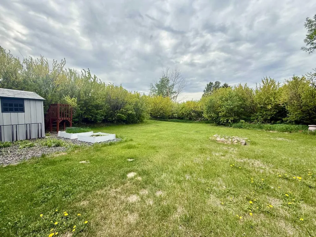 5144 53 Street Irma AB T0B 2H0