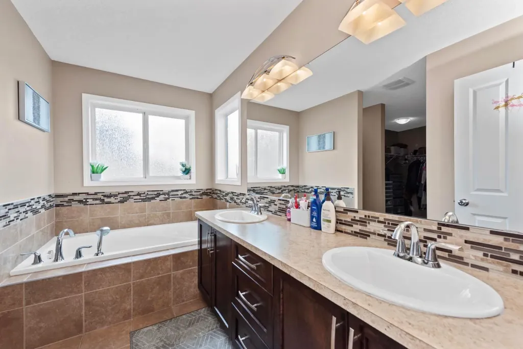 203 Morningside Circle SW Airdrie AB T4B 0L7