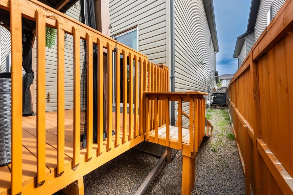 203 Morningside Circle SW Airdrie AB T4B 0L7