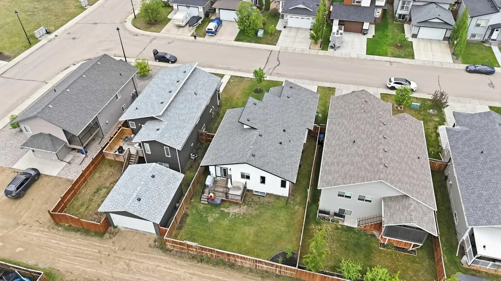 77 Murphy Close Blackfalds AB T4M 0H5