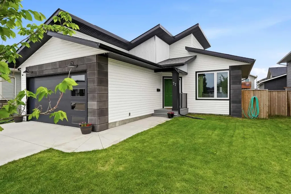 77 Murphy Close Blackfalds AB T4M 0H5