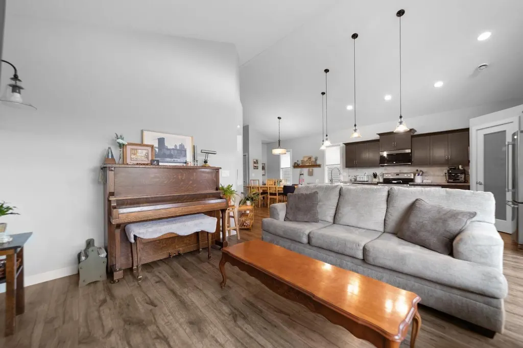 3419 51 Street Camrose AB T4V 5J2