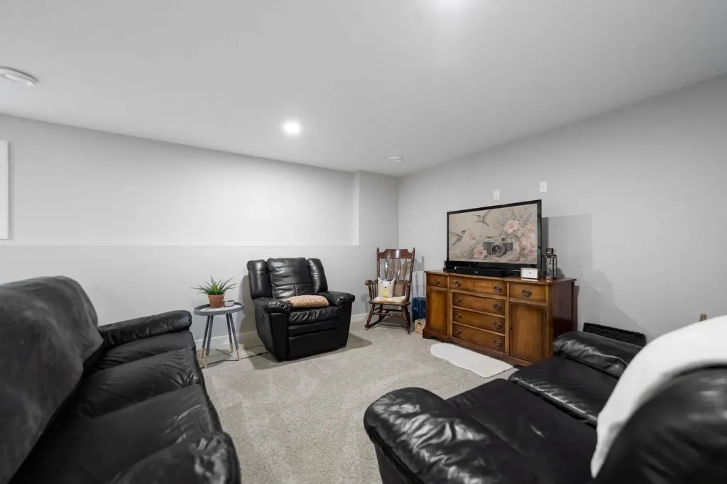 3419 51 Street Camrose AB T4V 5J2