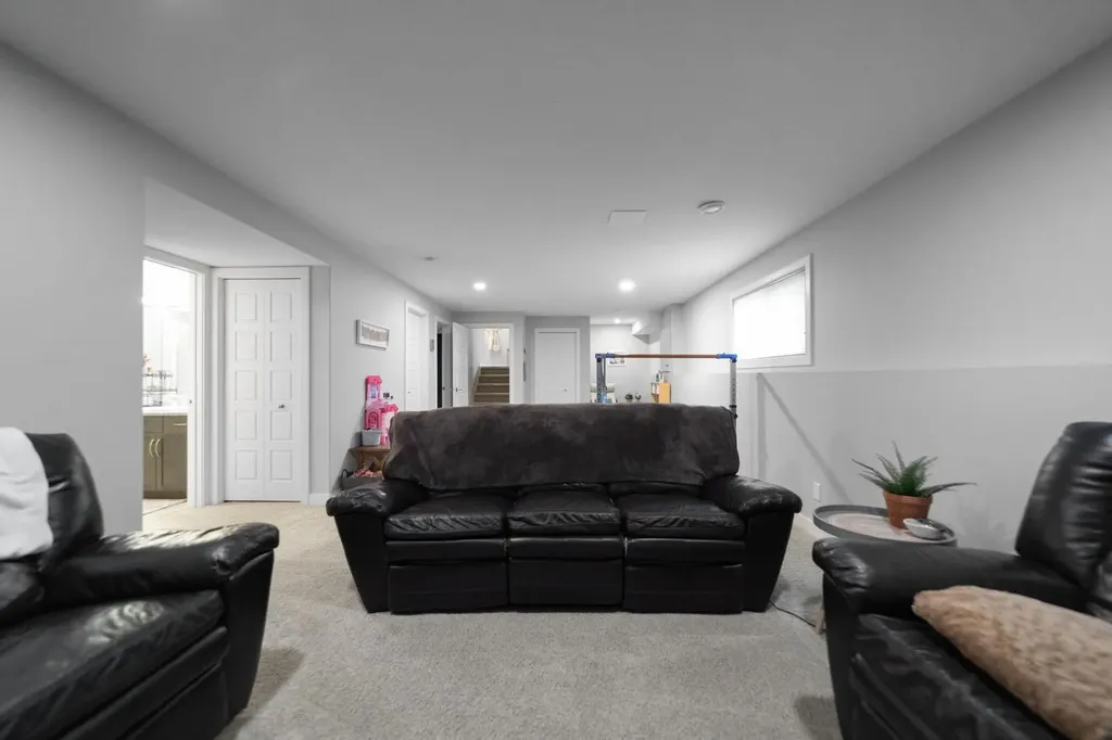 3419 51 Street Camrose AB T4V 5J2