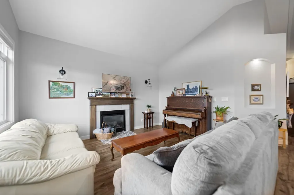 3419 51 Street Camrose AB T4V 5J2