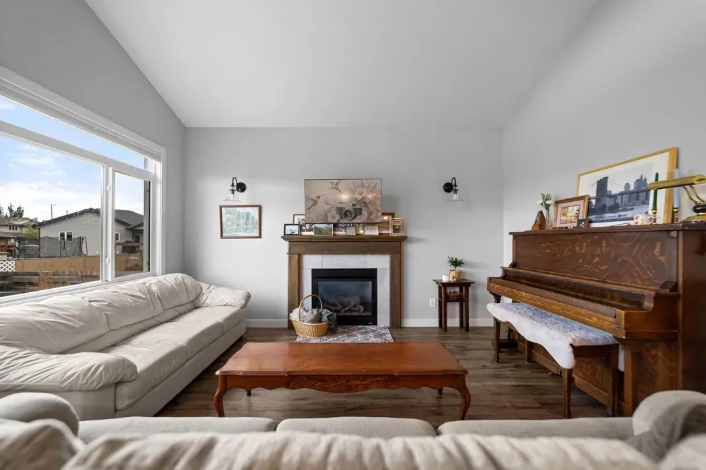3419 51 Street Camrose AB T4V 5J2