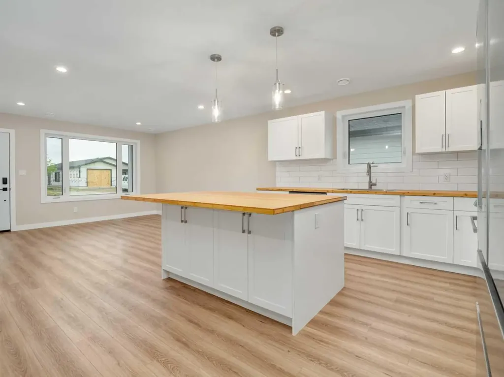 4818 72 Avenue Taber AB T1G 0G7