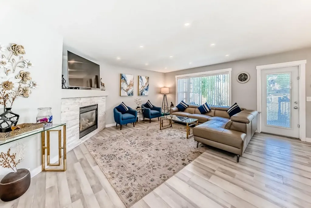 11961 Coventry Hills Way NE Calgary AB T3K 6J4
