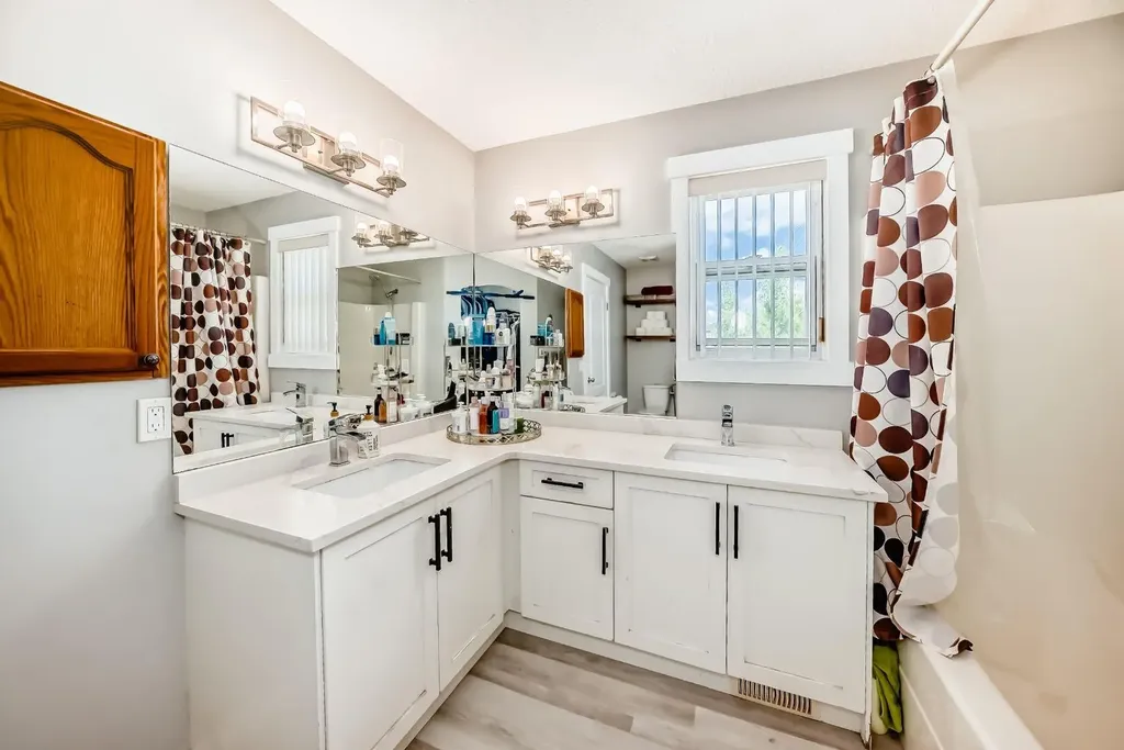 11961 Coventry Hills Way NE Calgary AB T3K 6J4
