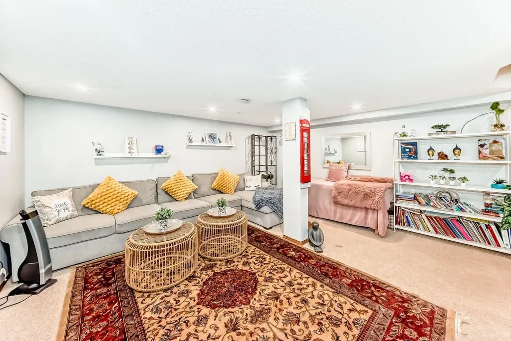 11961 Coventry Hills Way NE Calgary AB T3K 6J4
