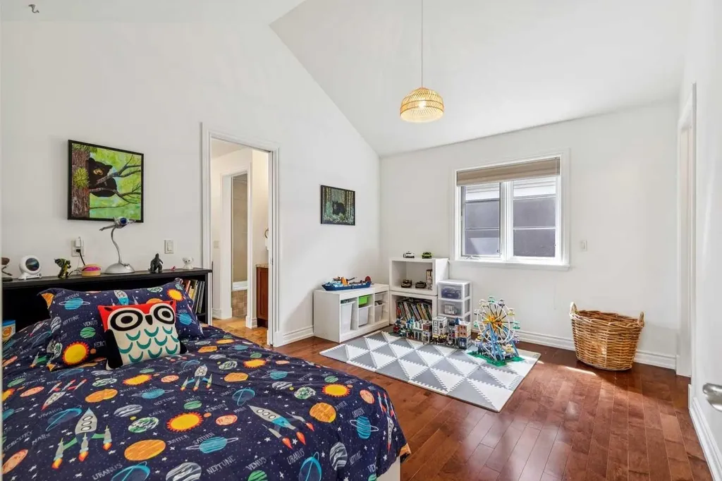 2228 Broadview Road NW Calgary AB T2N 3J2