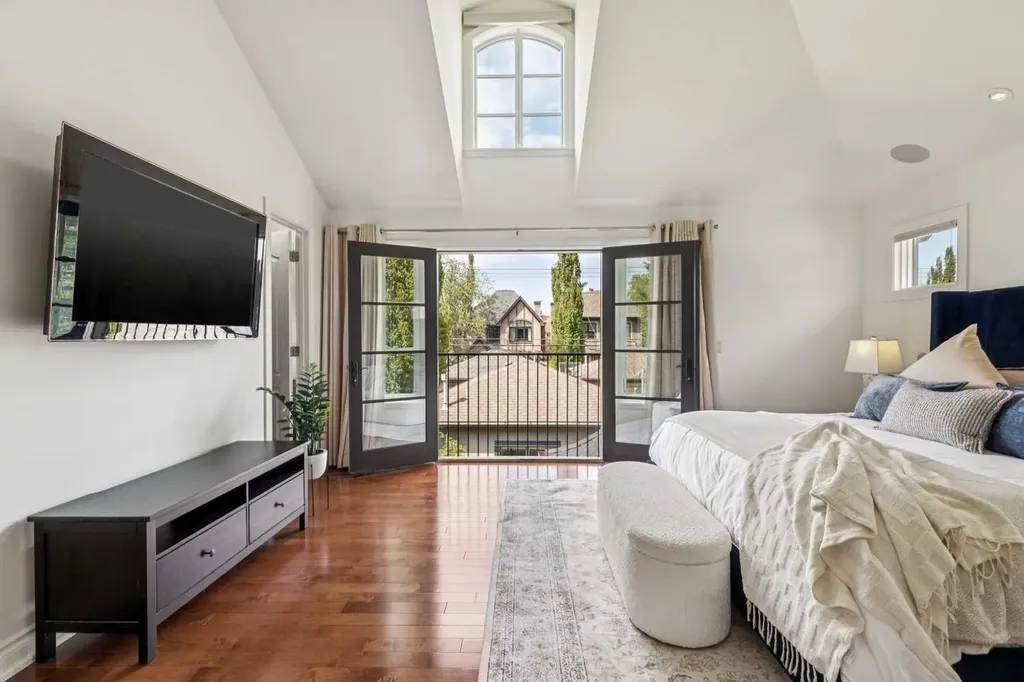 2228 Broadview Road NW Calgary AB T2N 3J2