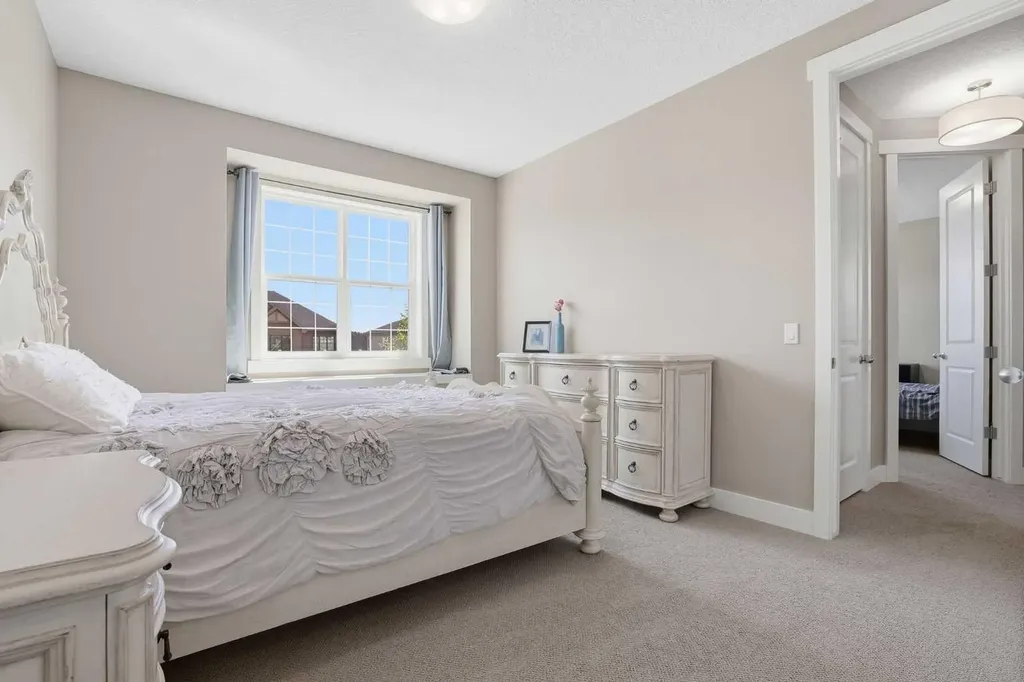 120 Fortress Bay SW Calgary AB T3H 0T3