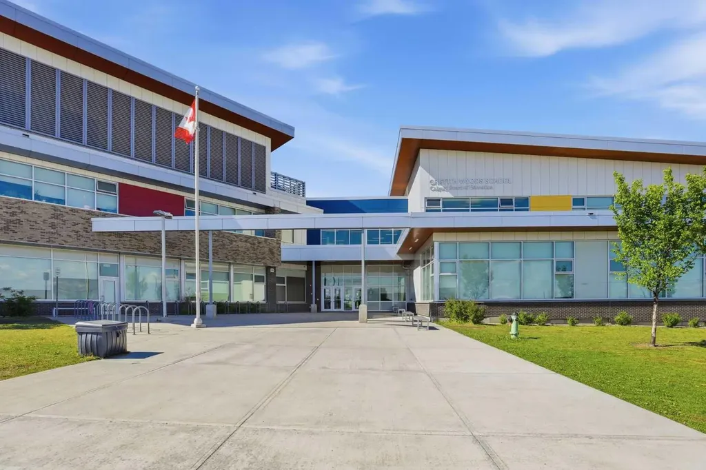 120 Fortress Bay SW Calgary AB T3H 0T3
