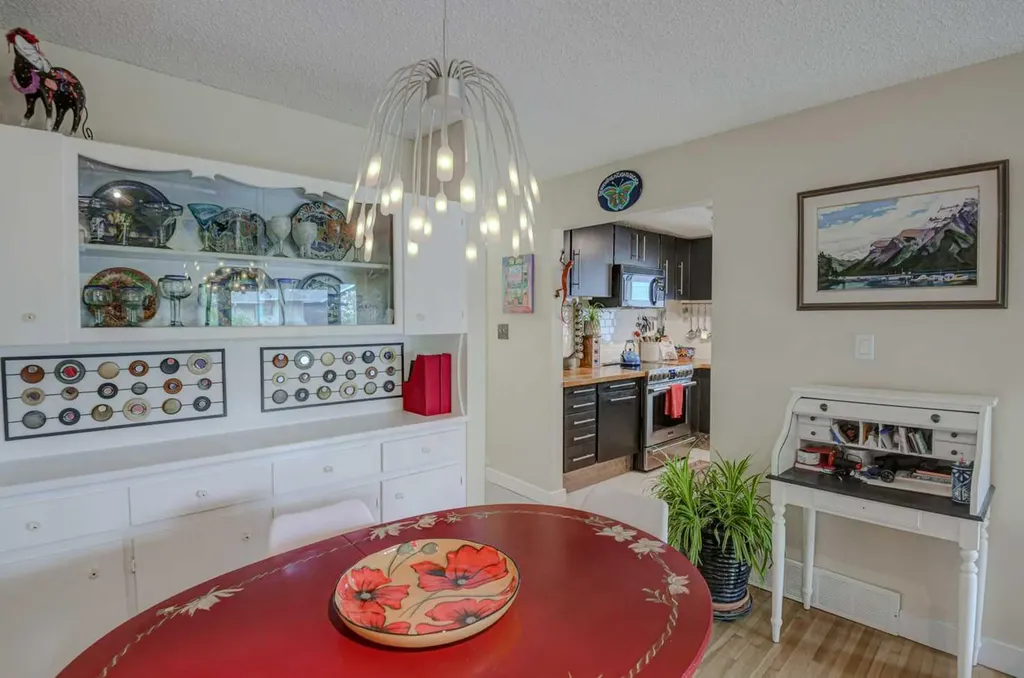217 26 Avenue NE Calgary AB T2E 1Z1