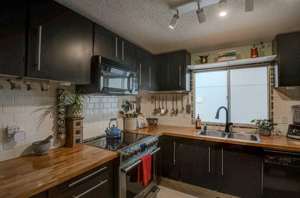 217 26 Avenue NE Calgary AB T2E 1Z1