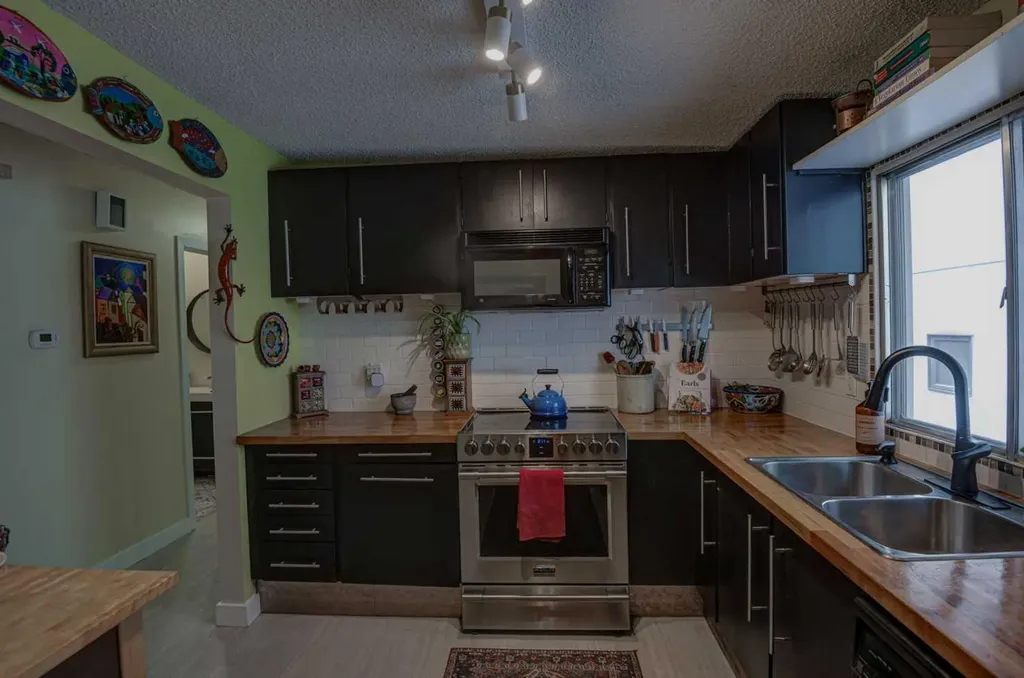 217 26 Avenue NE Calgary AB T2E 1Z1