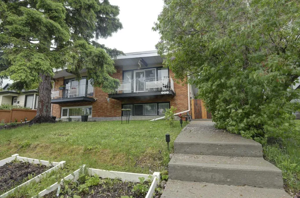 217 26 Avenue NE Calgary AB T2E 1Z1