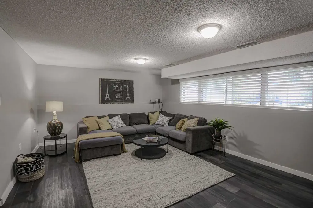 217 26 Avenue NE Calgary AB T2E 1Z1