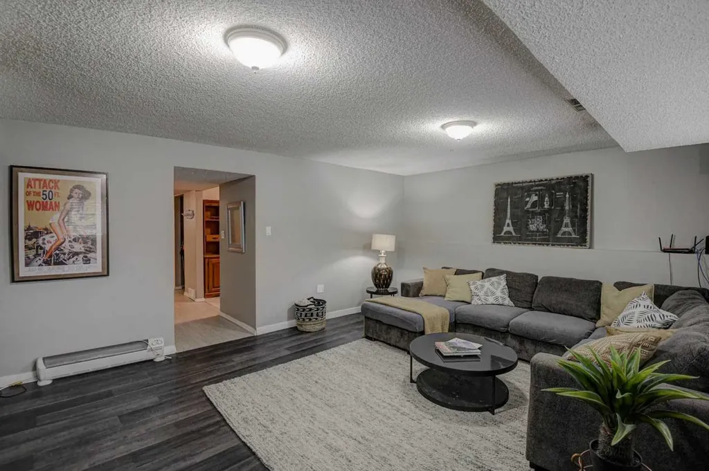 217 26 Avenue NE Calgary AB T2E 1Z1