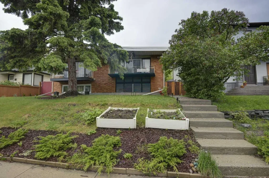 217 26 Avenue NE Calgary AB T2E 1Z1