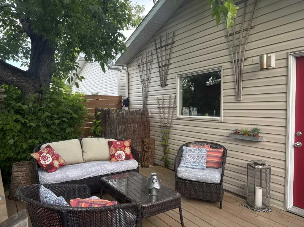 217 26 Avenue NE Calgary AB T2E 1Z1
