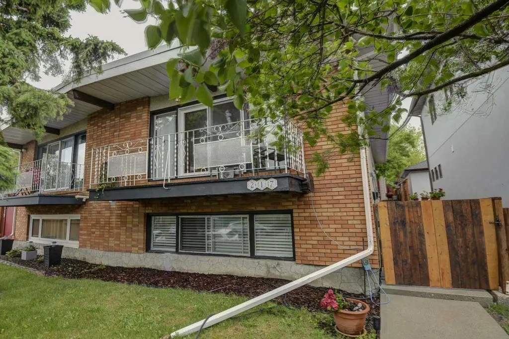 217 26 Avenue NE Calgary AB T2E 1Z1
