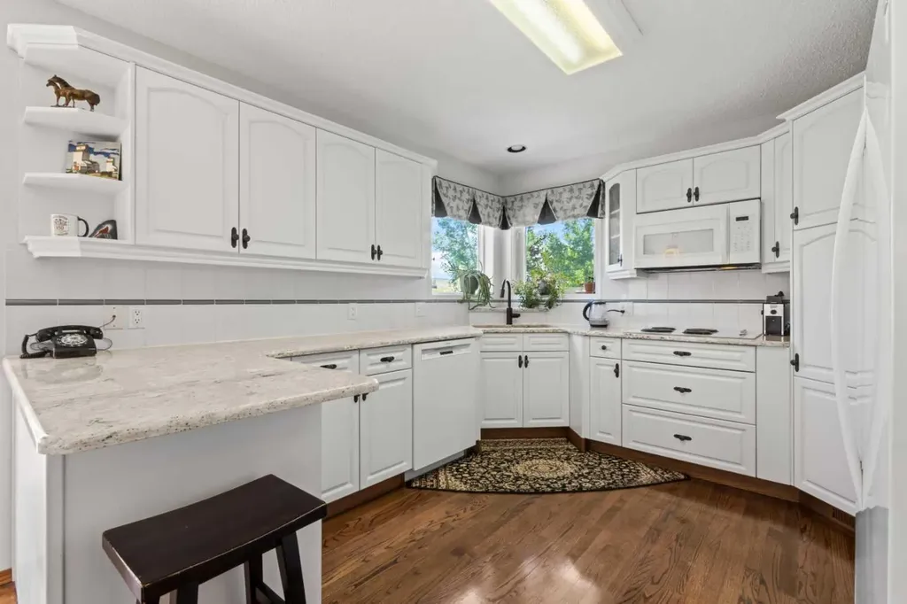 37 Riverview Close Cochrane AB T4C 1K7