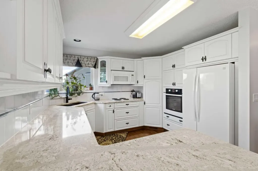 37 Riverview Close Cochrane AB T4C 1K7