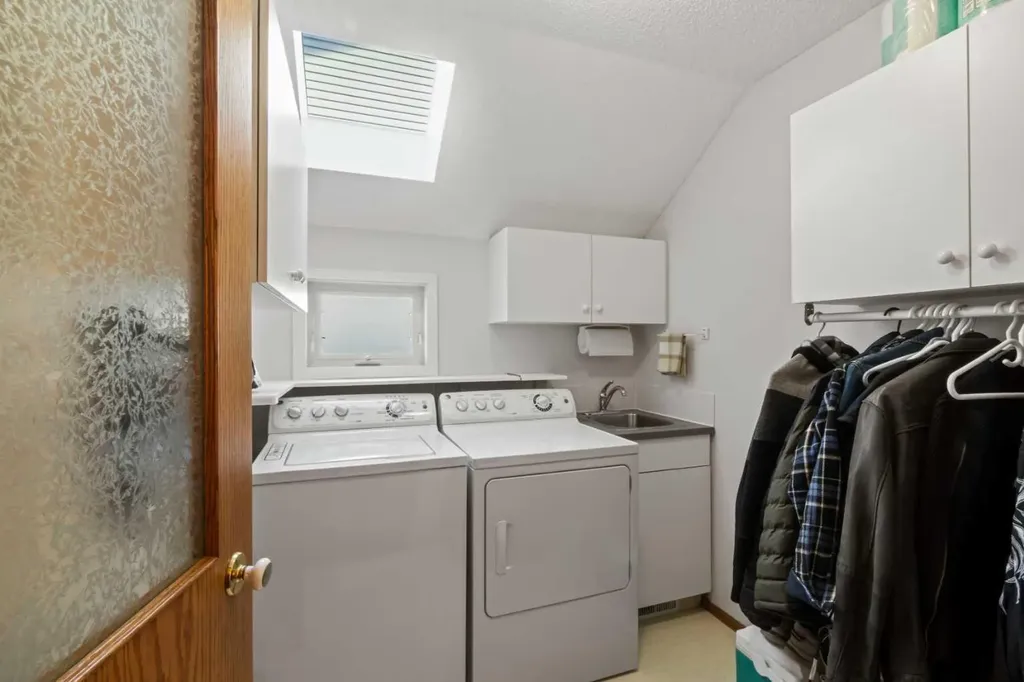 37 Riverview Close Cochrane AB T4C 1K7