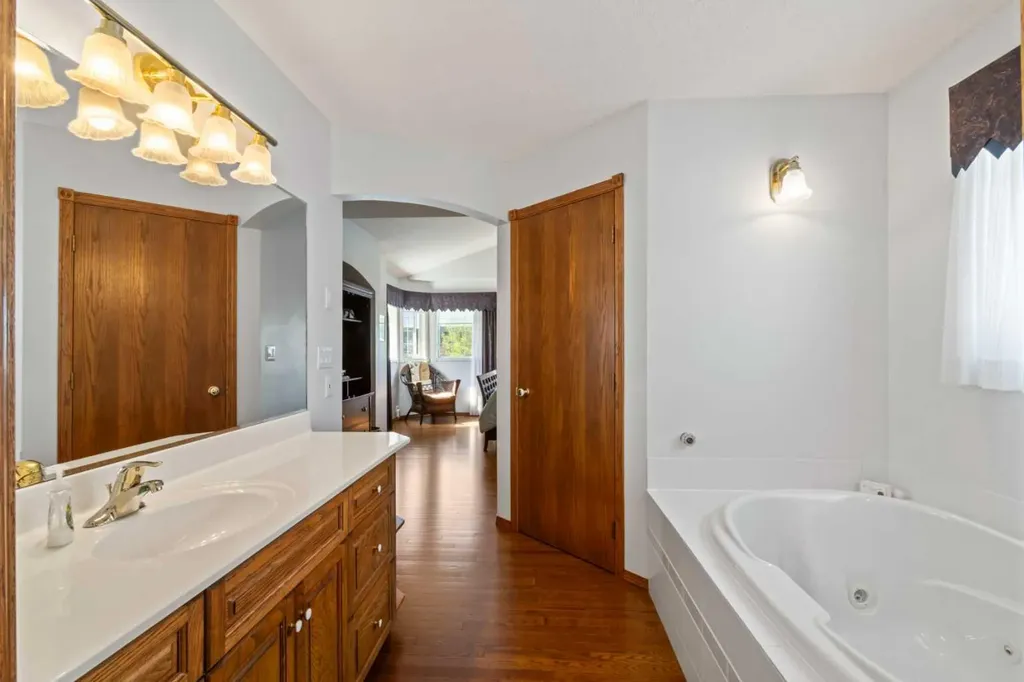 37 Riverview Close Cochrane AB T4C 1K7