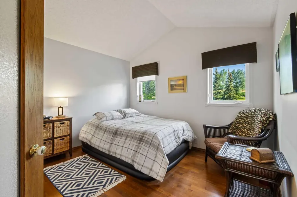 37 Riverview Close Cochrane AB T4C 1K7