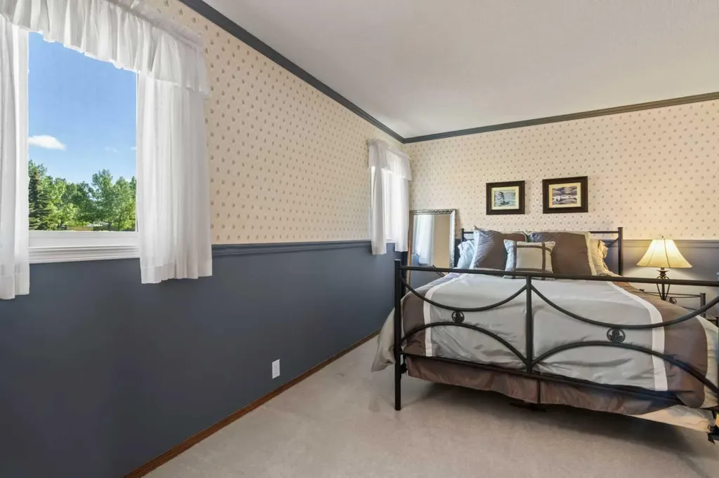 37 Riverview Close Cochrane AB T4C 1K7