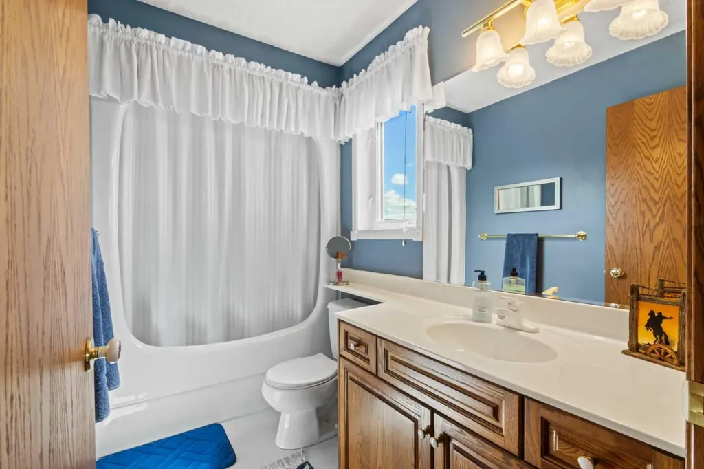 37 Riverview Close Cochrane AB T4C 1K7