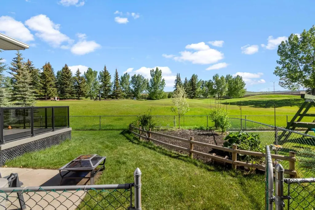 37 Riverview Close Cochrane AB T4C 1K7
