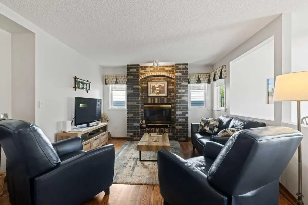 37 Riverview Close Cochrane AB T4C 1K7