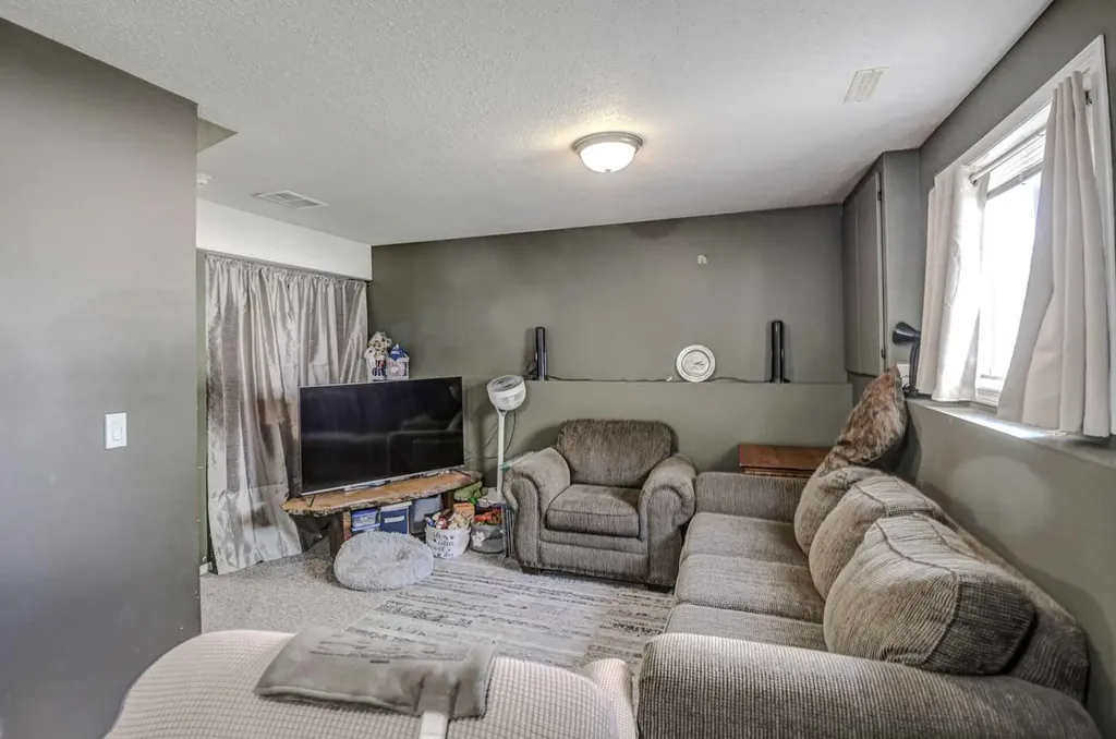 1625 15a Street Didsbury AB T0M 0W0