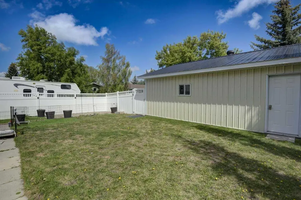 1625 15a Street Didsbury AB T0M 0W0