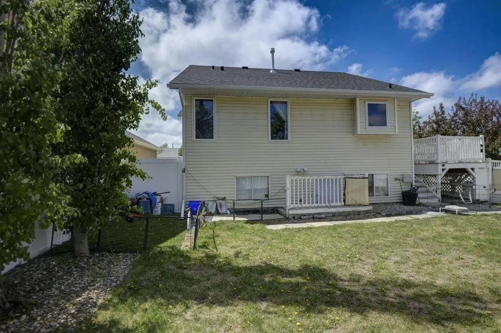1625 15a Street Didsbury AB T0M 0W0