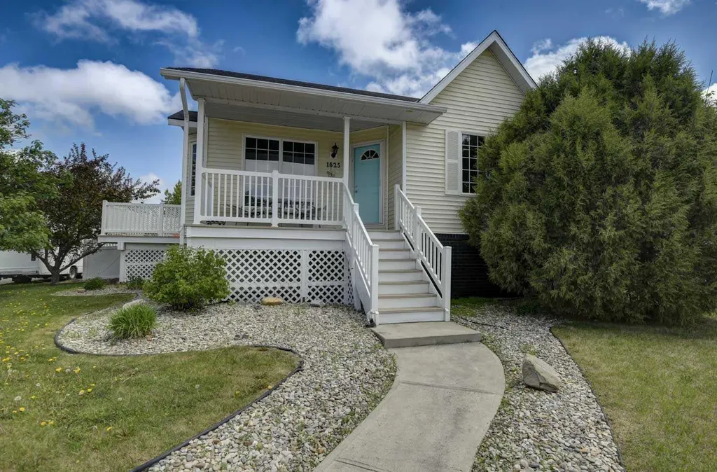 1625 15a Street Didsbury AB T0M 0W0