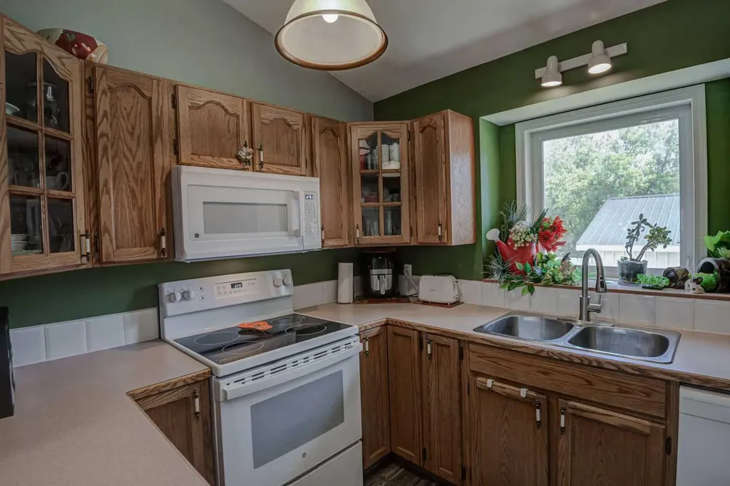 1625 15a Street Didsbury AB T0M 0W0