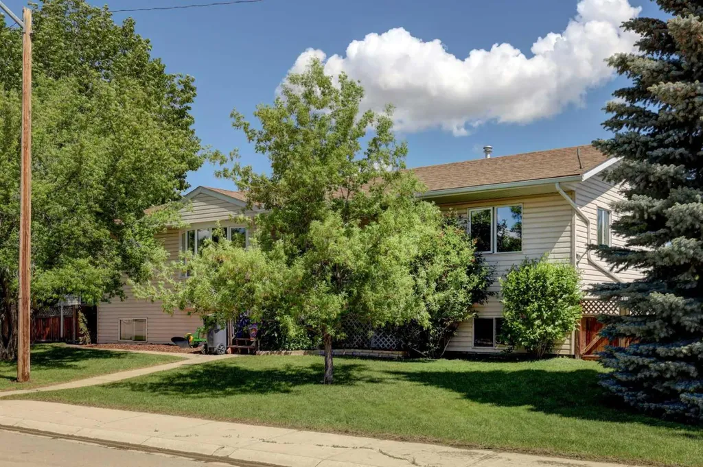 426 9 Street Beiseker AB T0M 0G0
